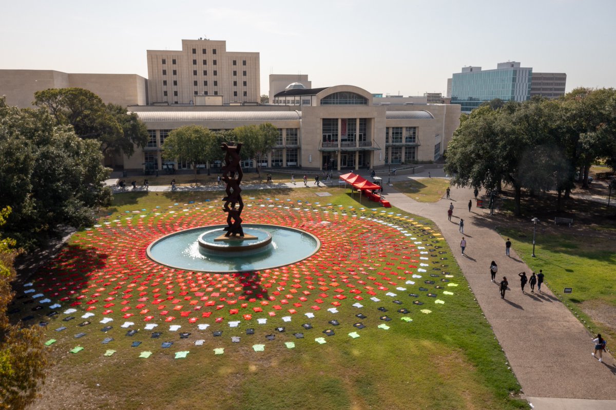 UHouston's tweet image. 1,100 shirts, 1,100 stories.

Every year, approximately 1,100 college students across the country take their own lives. @UHSGA and @UH_caps have laid out each shirt as a reminder that we are here to lift each other up and challenge the statistics.