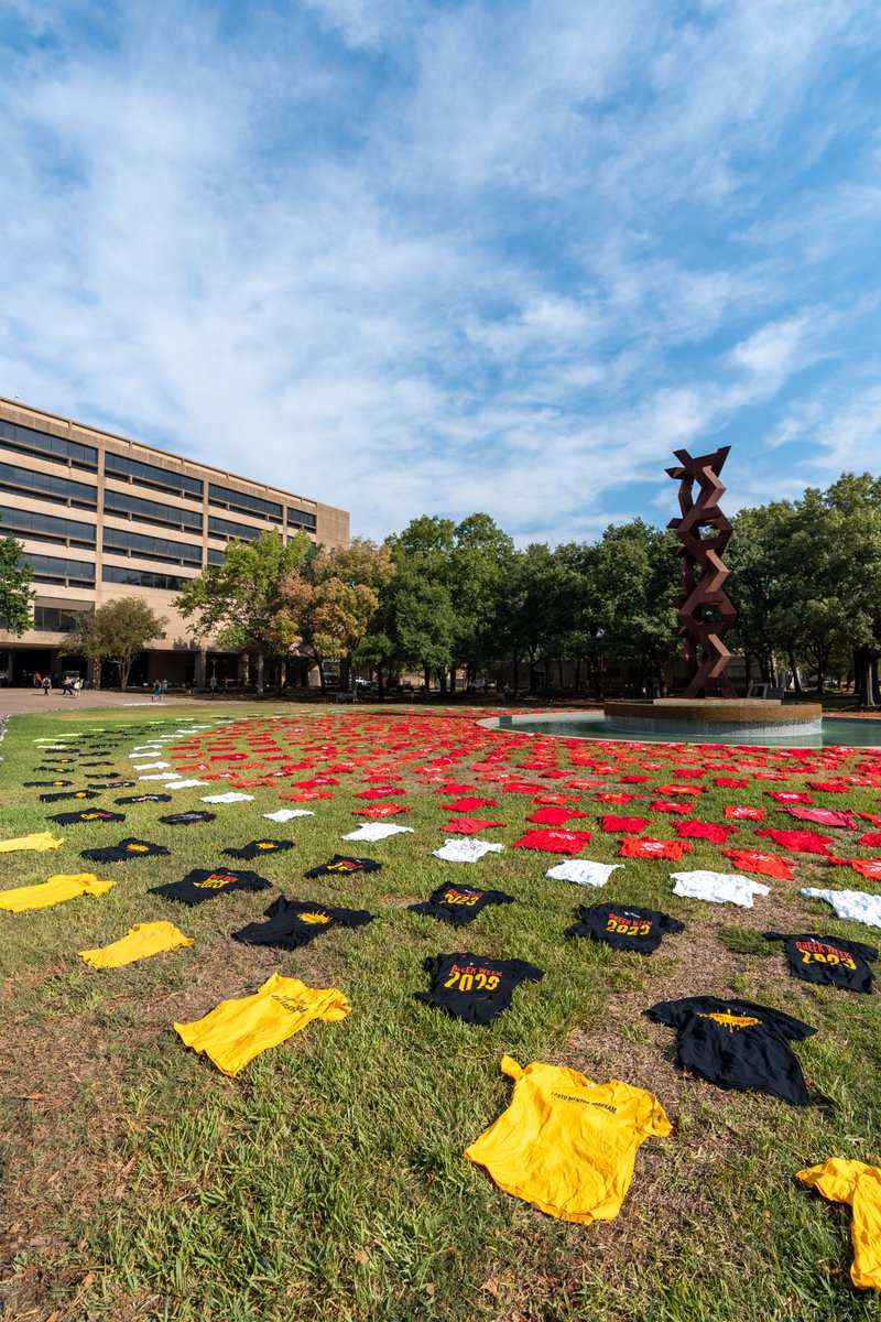 UHouston's tweet image. 1,100 shirts, 1,100 stories.

Every year, approximately 1,100 college students across the country take their own lives. @UHSGA and @UH_caps have laid out each shirt as a reminder that we are here to lift each other up and challenge the statistics.