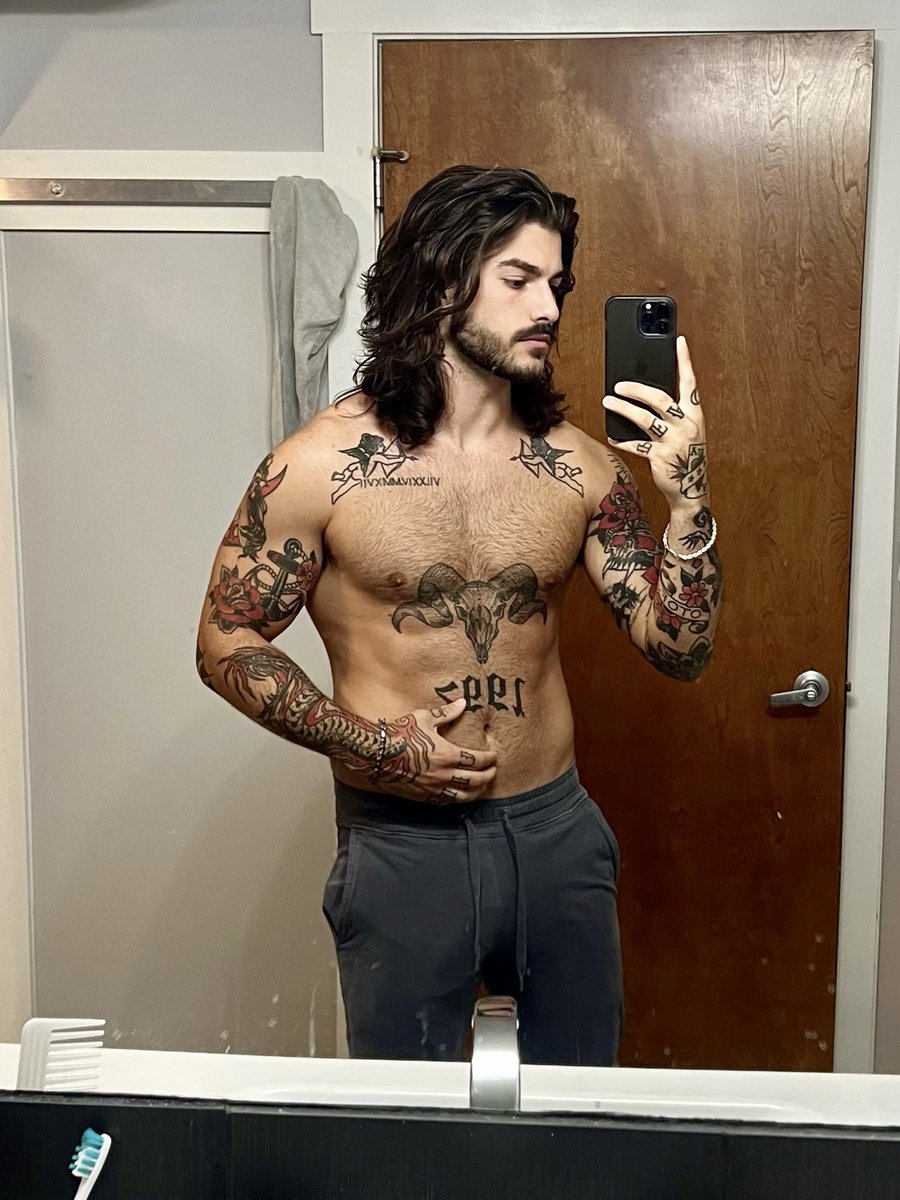 Alex tweet media