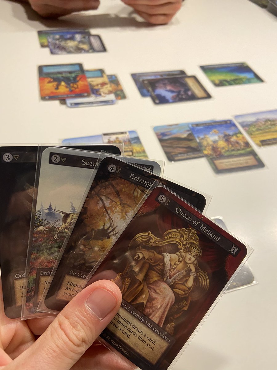 Zu zweit mit <a href="/jdn_hamburg/">Draal</a> . 

Erst #TheHunt : Asymmetrisches Schiffeversenken mit Kniff und Abschlussklopperei. 

Dann #Sorcery: Für mich besser als #MTG wegen planbarem Mana, räumlichen Entscheidungen und mehreren Konfliktebenen. 

Zwei sehr schöne Spielerlebnisse. #brettspiele