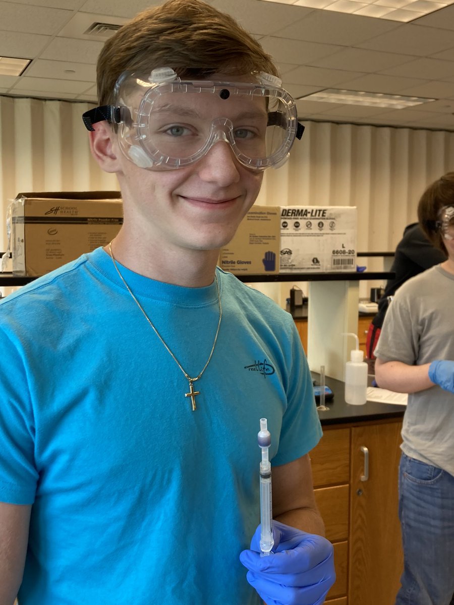 criner_sharon's tweet photo. Column Chromatography today thanks to the Biotech in a Box program provided by the College of Science at Virginia Tech!  #whatsyourscience #BuildingthebestSPS @kingsforkhs @ScienceSPS https://t.co/9GMOl1iadY