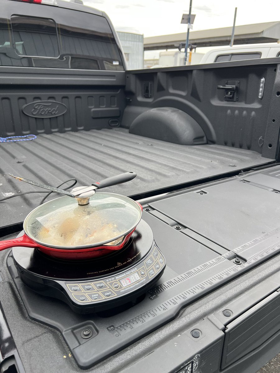 I didn’t prep lunch last night, but not an issue any more thanks #ford a 16A circuit is crazy fun.
#fordlightning
Honestly now I want all my cars with 120v20A circuit 
Bronco next? <a href="/jimfarley98/">Jim Farley</a> <a href="/mrlevine/">Mr. Levine (Parody)</a>