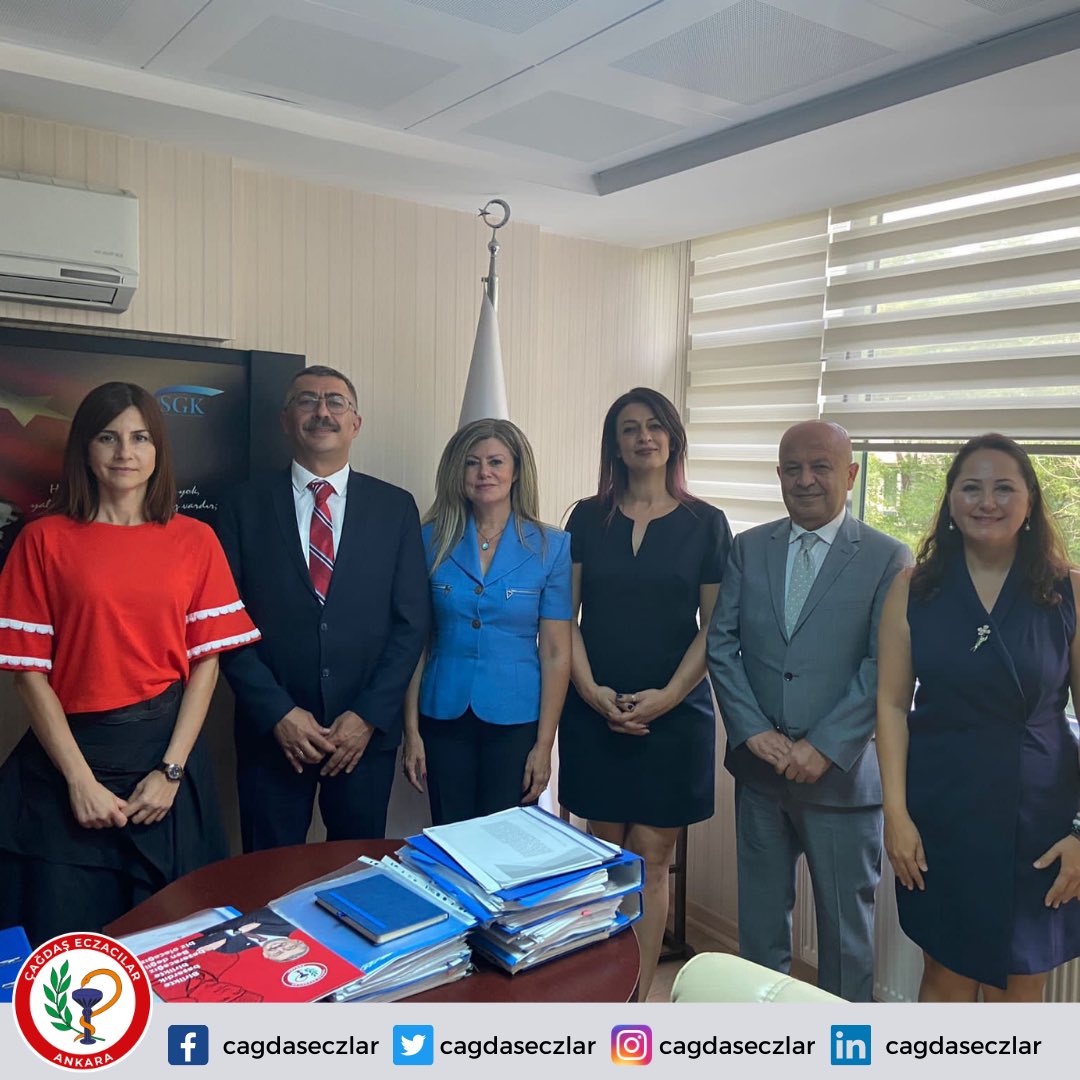 Biz Çağdaş Eczacılar SSGM Müdürü Sayın Ecz. Elif CİHANOĞLU'nu  ve kurumdaki eczacı meslektaşlarımızı  ziyaret ettik. Kamu eczacılarımızın hakkayıpları ile ilgili fikir alışverişinde bulunduk. Sayın Ecz. Elif CİHANOĞLU'na ve kıymetli meslektaşlarımıza ilgileri için teşekkür ederiz