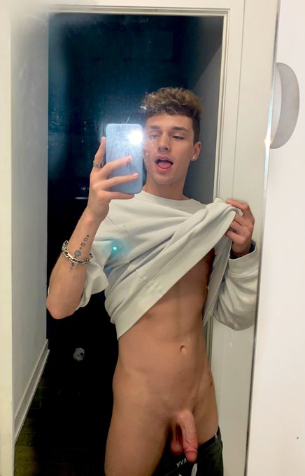 would you kiss it?😈    https://t.co/jycSmM5vKq https://t.co/OWkbp4DCtV