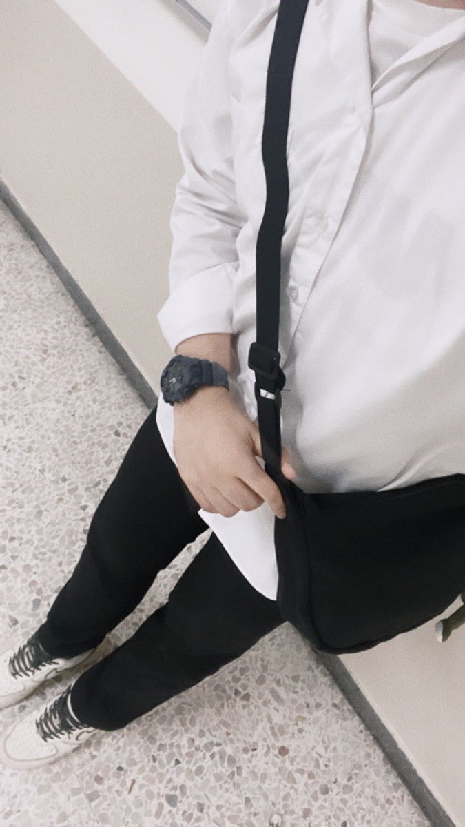 nanot2003's tweet photo. How to ตั้งใจอ่านหนังสือสอบหน่อยงับ 📚
#มทส #sut29 #วิศวะ https://t.co/sDuQ1hFxmp