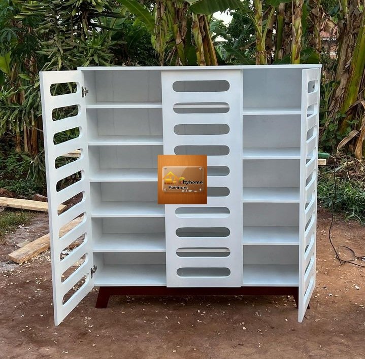 Besides the shoe rack in the crispy white 
Can your carpenter even..???🙄🙄
Grab a shoerack organiser from our workshop at an affordable price 
For orders call or watsup on 
0758710994 
0740397600