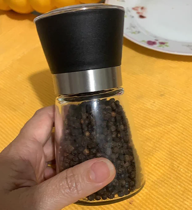 Moedor de Tempero de Vidro com Tampa Preta 170ml – Lyor