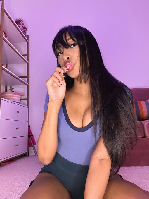 Got something else for me to suck? 🍭 https://t.co/jIQbfSZIG6