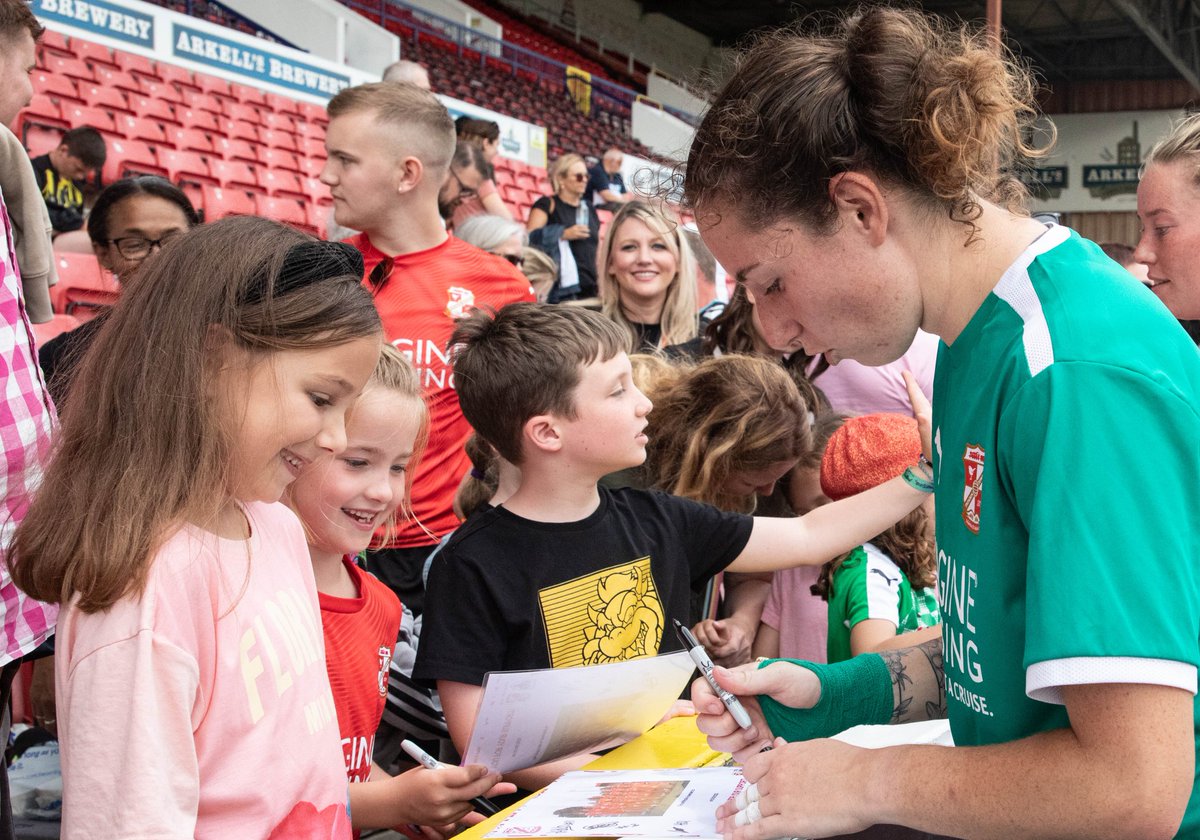 #inspiringthefuture #womansfootball @SwindonTownWFC 

📸👊