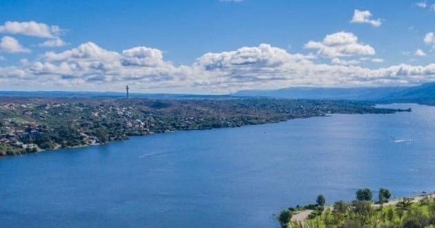Enviamos una nota a la Secretaria de Ambiente de la Provincia expresando nuestra preocupación y rechazo ante el emplazamiento del proyecto de edificios previsto en Villa Santa Cruz del Lago, colindante al ejido de la ciudad.