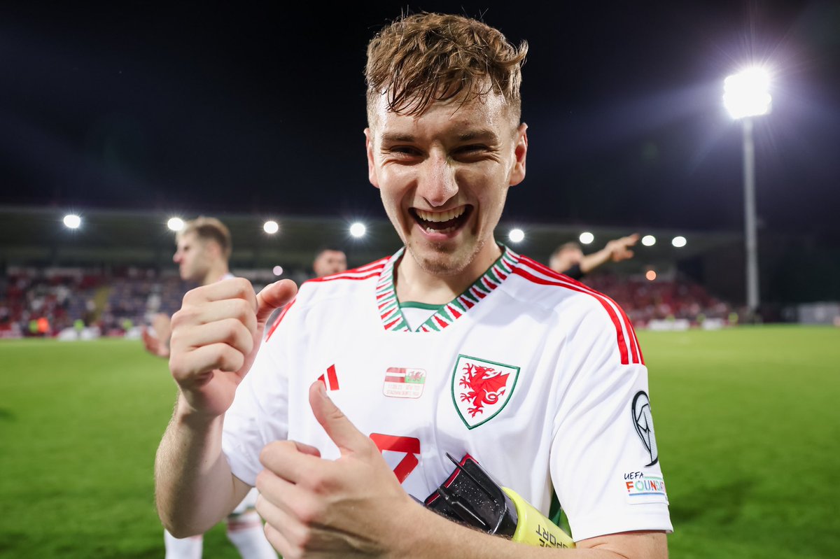 Brooks will tear you apart again 🙌

#TogetherStronger