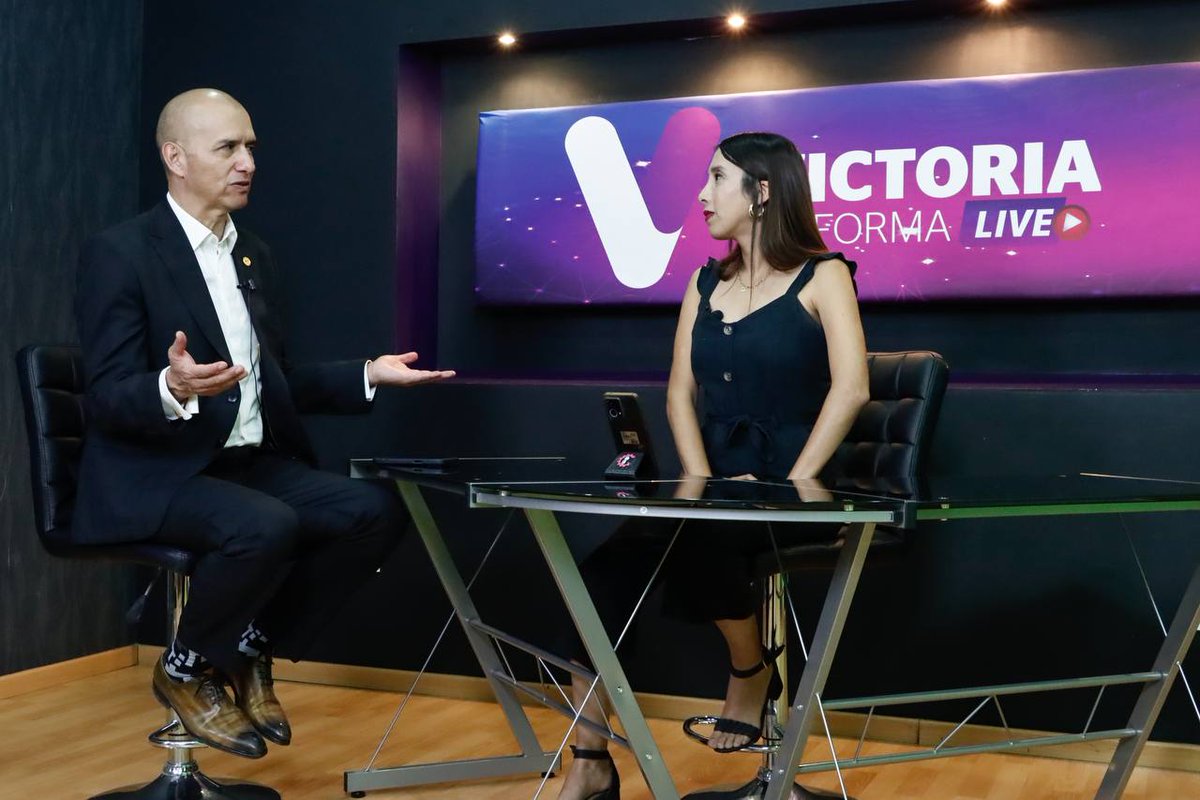 elconsejomx's tweet photo. Nuestro Pdte. @guerrerochipres, fue entrevistado por @period_victoria en su espacio #VictoriaInforma, en la cual se destacó la importancia del convenio de colaboración con el @gobdgo y la atención que #ElConsejo ha brindado a mil 572 personas de Durango. Gracias por el espacio https://t.co/OgvYxqGXQ0