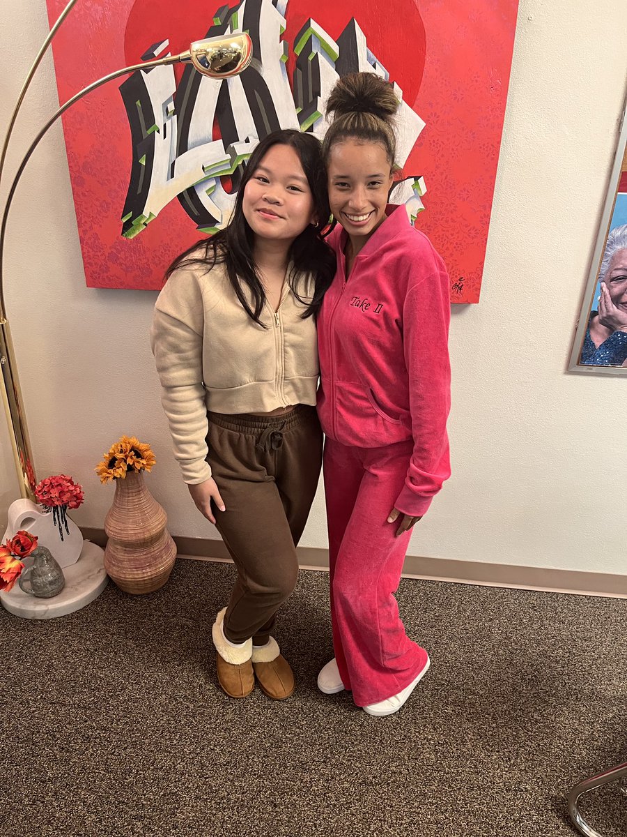 msreeceart's tweet photo. Loving some of these monochromatic outfits!! And the whole Math department showed up 👏🏼👏🏼 https://t.co/a2wRwEDAOm