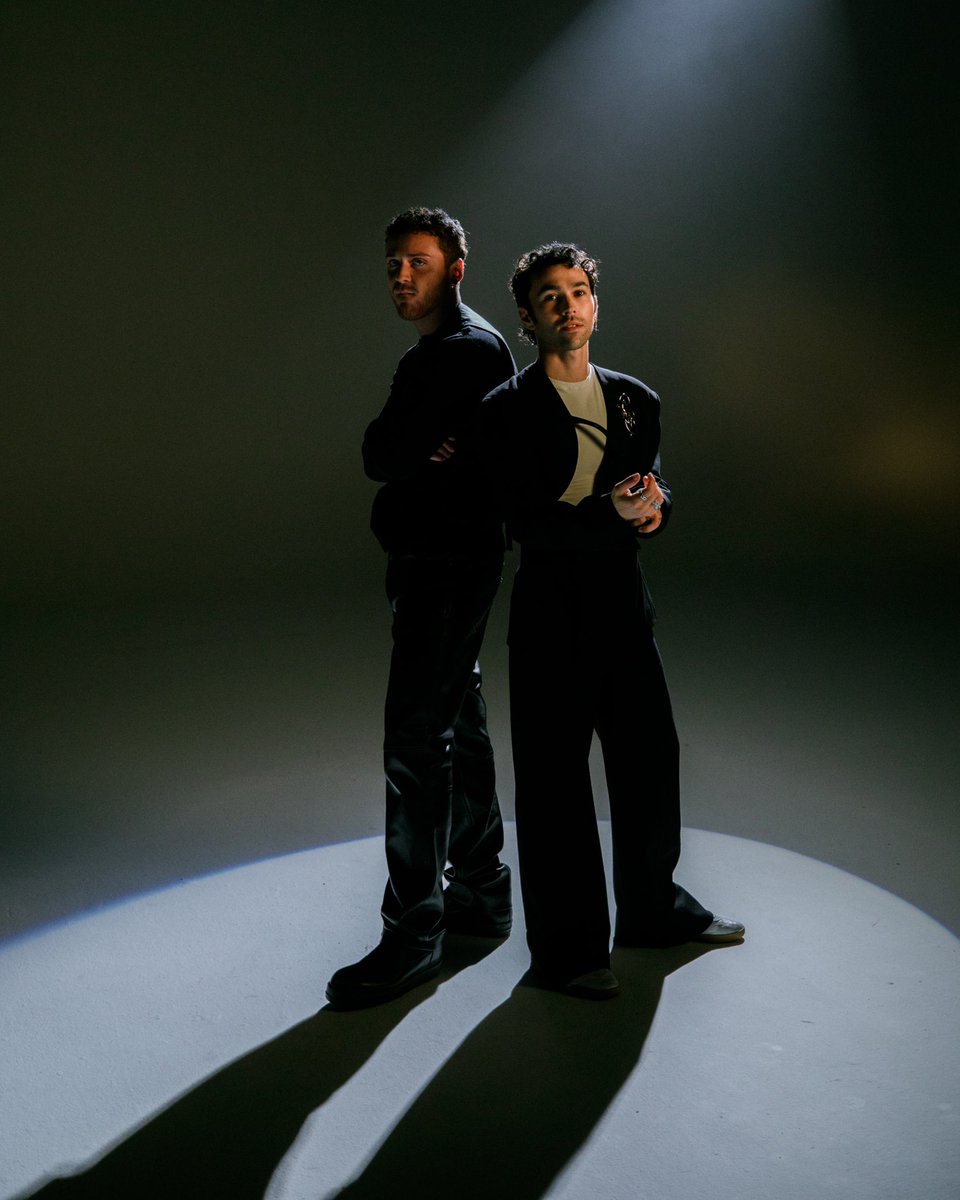 “Strings” official video premiering tomorrow at 9am pst/12pm est… 

max.lnk.to/stringsvideo