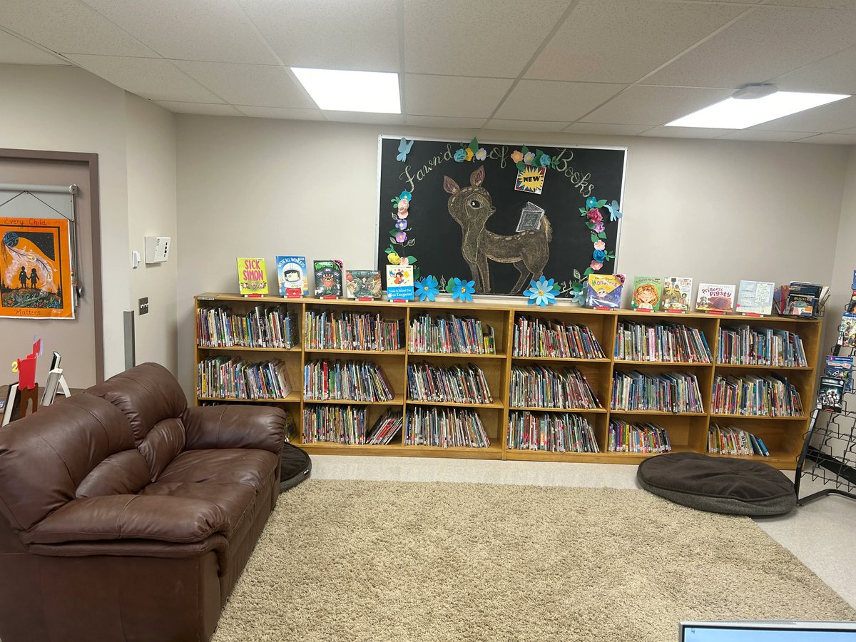 MarigoldLibSys's tweet photo. Its #MemberLibraryMonday! Our first library we are featuring is Acadia Municipal Library! This is a library located within their local school and all students receive a library card when they enroll in school. Acadia has had free memberships since 2015! https://t.co/6FoRM768Hx