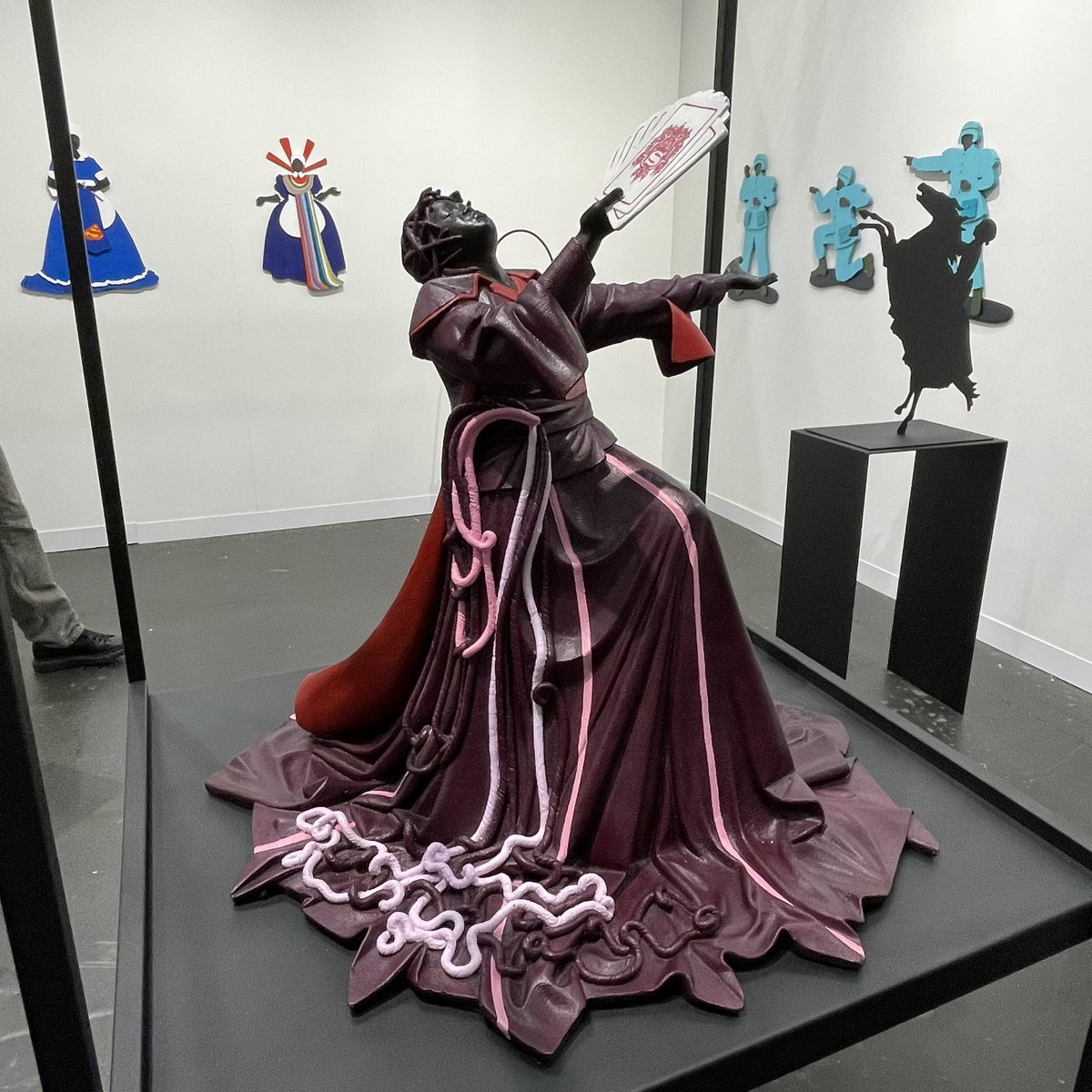 VanessaSTroiano's tweet photo. South African artist Mary Sibande’s avatar Sophie at the SMAC booth in The Armory Show. @thearmoryshow @marysibande @smac_gallery 

#VIPArmory #Armory #ArmoryWeek #ArmoryShow2023 #ArtFair #ContemporaryArt #MarySibande https://t.co/M9uPxQiwvC