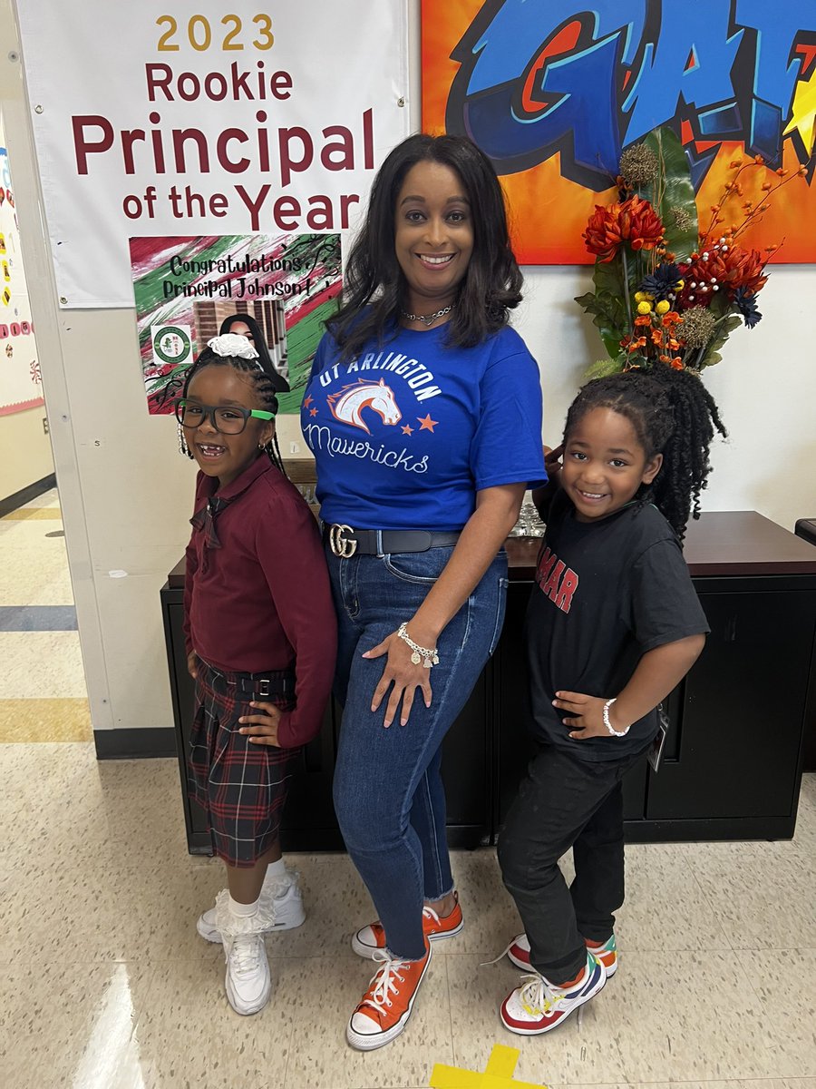 I had two visitors today on #CollegeColorsDay We discussed what they want to be when they grow up and that #prettygirls are #smartgirls #MyAldine