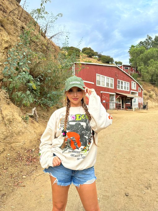 1 or 2? https://t.co/kgjsrVv9gG