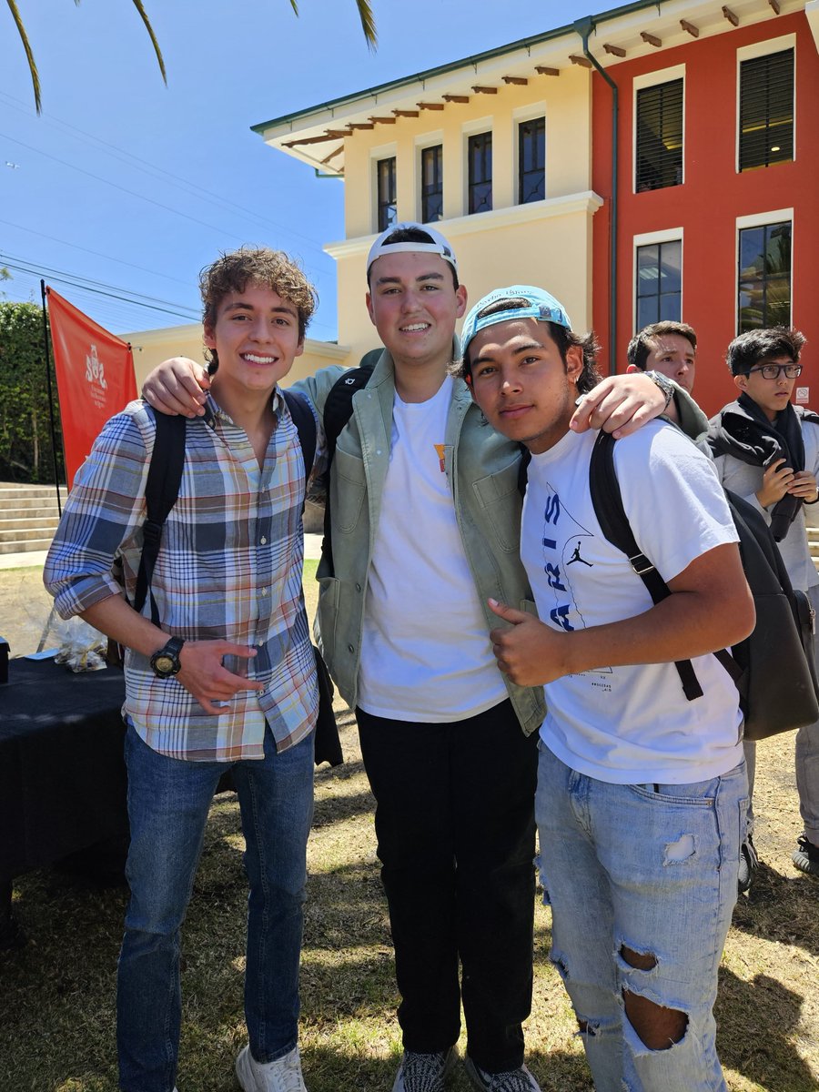 CADEUSFQ's tweet photo. Nuestros #Dragones 🐲 conocieron a los coordinadores de las carreras del @USFQSoB, a sus profesores y a sus compañeros.
¡Les deseamos 𝗺𝘂𝗰𝗵𝗼 𝗲́𝘅𝗶𝘁𝗼 🏅 𝘆 𝗲𝘀𝗽𝗲𝗿𝗮𝗺𝗼𝘀 𝗾𝘂𝗲 𝗮𝗹𝗰𝗮𝗻𝗰𝗲𝗻 𝘁𝗼𝗱𝗮𝘀 𝘀𝘂𝘀 𝗺𝗲𝘁𝗮𝘀 en la #USFQ 🎓✌️!

#BusinessIsGood https://t.co/I1Jbm706w1