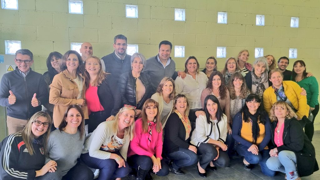 OLlancafilo's tweet photo. Feliz día maestras maestros!
Un equipo comprometido con la educación neuquina!!!
Un placer transitar con ustedes la gestión!
#MinisterioGobiernoEducación
#CPE https://t.co/x7sygnZbXY