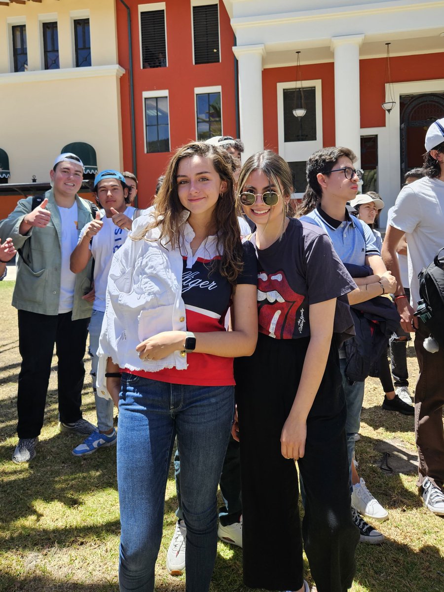 CADEUSFQ's tweet photo. Nuestros #Dragones 🐲 conocieron a los coordinadores de las carreras del @USFQSoB, a sus profesores y a sus compañeros.
¡Les deseamos 𝗺𝘂𝗰𝗵𝗼 𝗲́𝘅𝗶𝘁𝗼 🏅 𝘆 𝗲𝘀𝗽𝗲𝗿𝗮𝗺𝗼𝘀 𝗾𝘂𝗲 𝗮𝗹𝗰𝗮𝗻𝗰𝗲𝗻 𝘁𝗼𝗱𝗮𝘀 𝘀𝘂𝘀 𝗺𝗲𝘁𝗮𝘀 en la #USFQ 🎓✌️!

#BusinessIsGood https://t.co/I1Jbm706w1