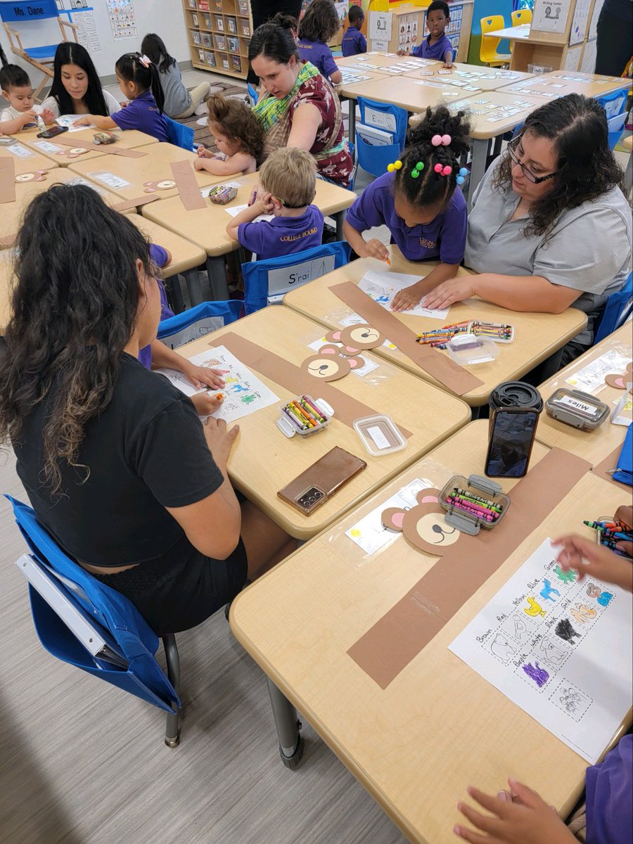 LegacyEarlyC's tweet photo. Fall in love with reading this autumn! Our 4K Center kicked off the fall season with the "Falling in Love with Reading" event. What better way to share your favorite books and letter activities, make new friends, and explore the world of literature? 📖 #fallinlovewithreading https://t.co/8FyUGui7gy
