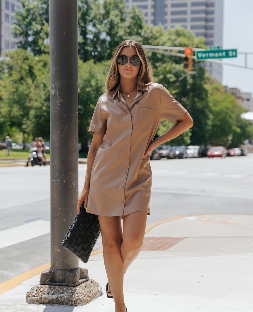 MagnoliaBtq's tweet image. Stepping into the new work week with confidence and style!✨👜🚦

#worklife #workstyle #workstyleinspiration #womenfashion #businesswomen #9to5style