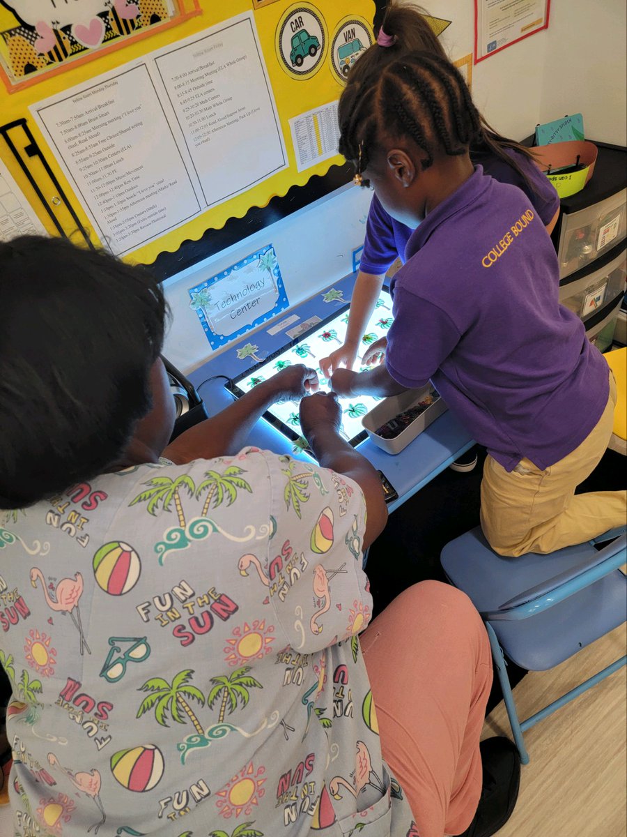 LegacyEarlyC's tweet photo. Fall in love with reading this autumn! Our 4K Center kicked off the fall season with the "Falling in Love with Reading" event. What better way to share your favorite books and letter activities, make new friends, and explore the world of literature? 📖 #fallinlovewithreading https://t.co/8FyUGui7gy