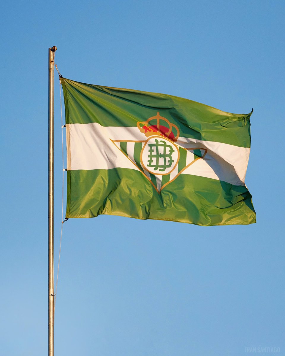 ElMagoBotas_'s tweet image. Hoy 12 de septiembre el Real Betis Balompié cumple 116 años de historia.
Me gustaría felicitar a todos los béticos sin distinción.
A los que se emocionan cuando retumba el Benito Villamarín durante el himno, a los que celebran cada gol como si fuera el último, a los que lucen…