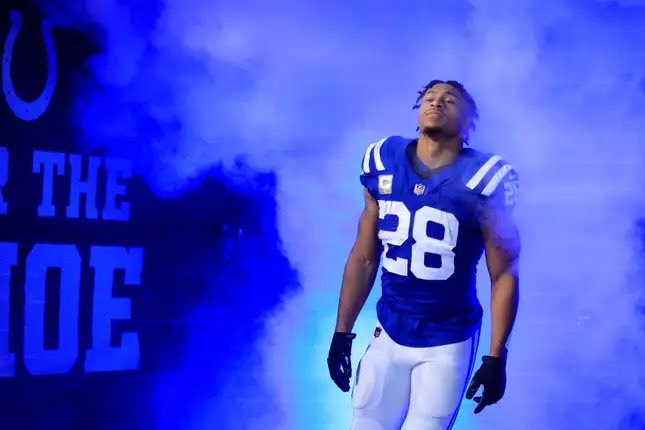 TalkinnColts's tweet photo. The Following Players had Contract Issues: 

Chris Jones - Resigned W/ Chiefs ✅ 

Nick Bosa - Resigned w/ 49ers ✅

Saquon - Resigned w/ Giants ✅

Josh Jacobs Resigned w/ Raiders ✅

Dalvin Cook - Signed w/ Jets ✅

JT- ???? 

#BringJTHome https://t.co/hhC413V4Wx