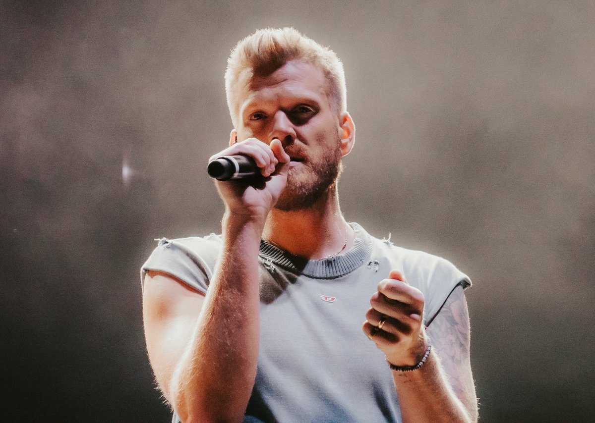 ily <a href="/scotthoying/">Scott Hoying</a> 
rough day today mentally so just reminding myself of all the great concert moments I’ve had w this one over the years
