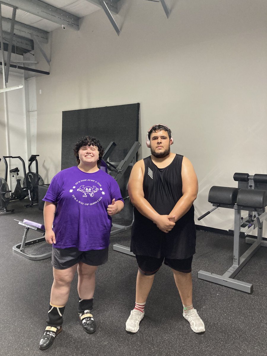 2/3 of our heavyweights clocking out for the day!💪💜🧡