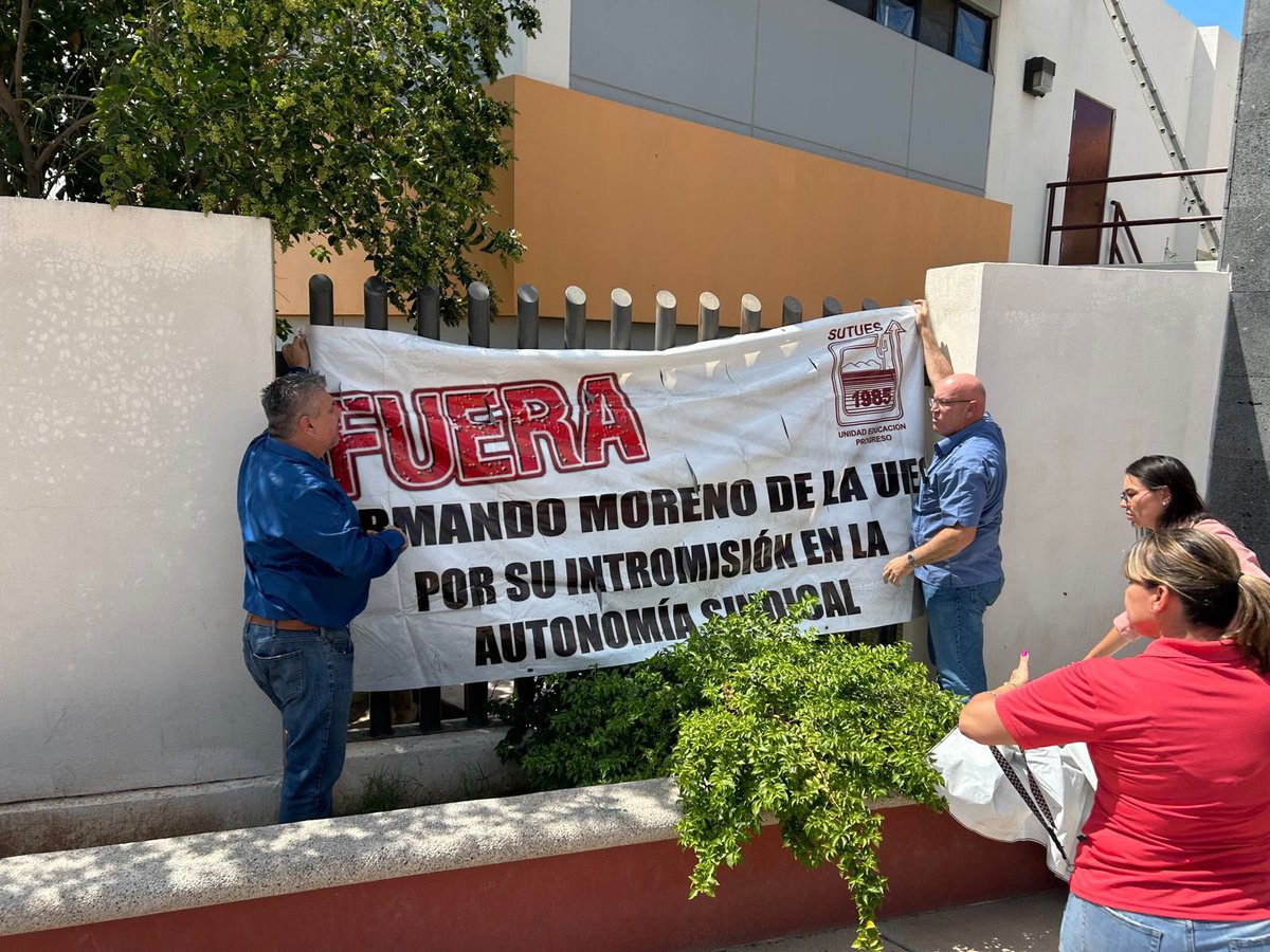 elchiltepin's tweet photo. #Magdalena Aquí también hacen ruido sindical. En la @UES_MX (Magdalena) , los trabajadores se pintaron la cara de guerra . https://t.co/vAyZCX9wjM