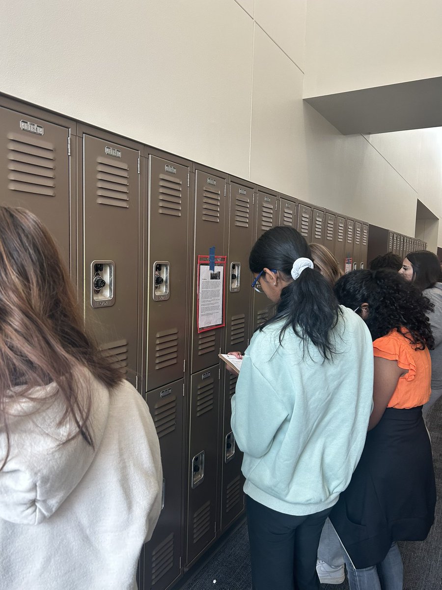 ConklinSteph's tweet photo. Day 22 in the books!
Religious Freedom in the colonies
Present Friday’s Thick Slides✔️ #immediatefeedback
Gallery Walk to trace how religious freedom develops ✔️
@ClarkMSCougars @FISDsocstudies https://t.co/M3UXYn31qo