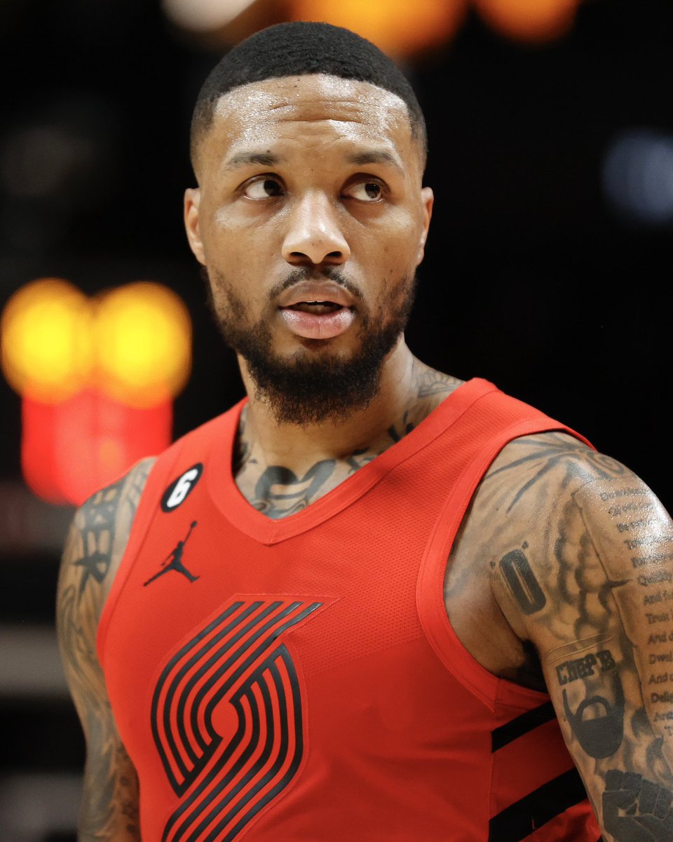 BleacherReport's tweet photo. Dame will not report to training camp if he’s traded to a team other than Miami, per @ShamsCharania 

“At this point… the only two training camps that Damian Lillard would report to, in theory: Portland and Miami.” 😳

(h/t: @TheRally) https://t.co/RGje7DSi82