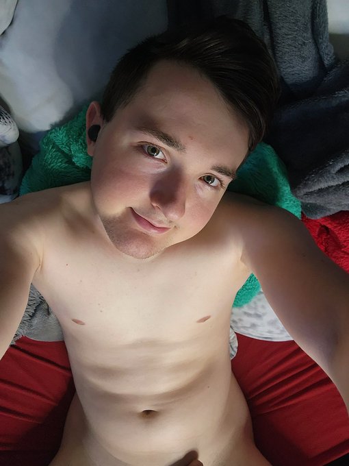 Hey guys I'm now live on https://t.co/AkAAtfNnkU https://t.co/bWSG0X1s1w