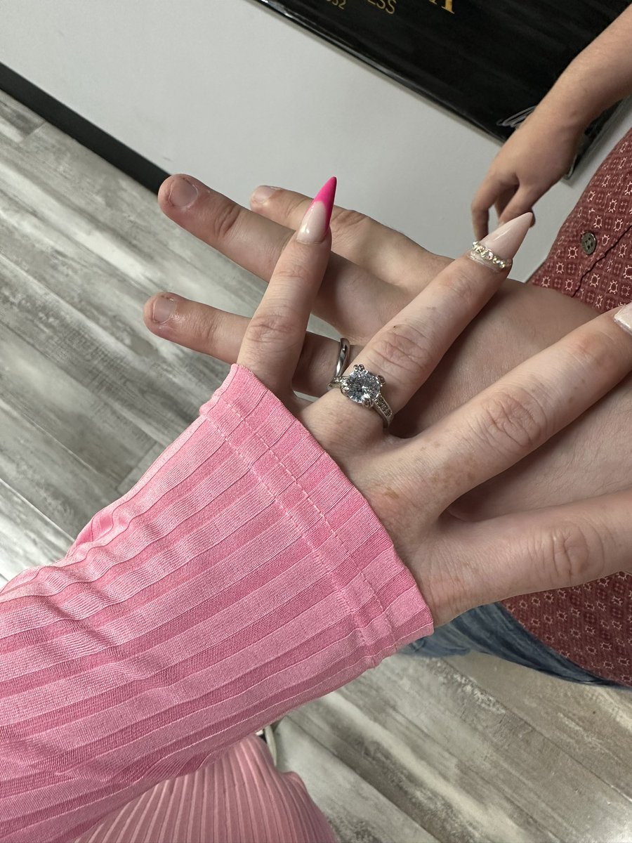 Lovespunn's tweet photo. Married in Vegas 🩷🥂💍 https://t.co/VJ1pKwDakw