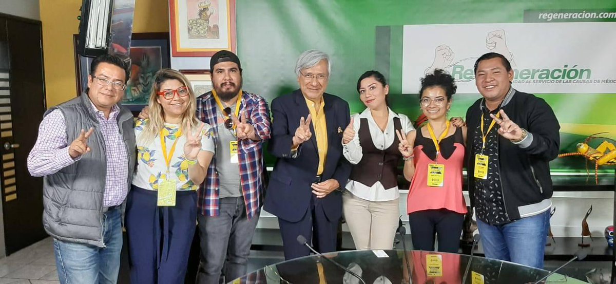 CamargoClarisa's tweet photo. Envío muchos saludos a mi estimado y admirado @rcastellanosh un permanente soñador de utopías, en un día tan memorable. https://t.co/Flmh2Flp1k