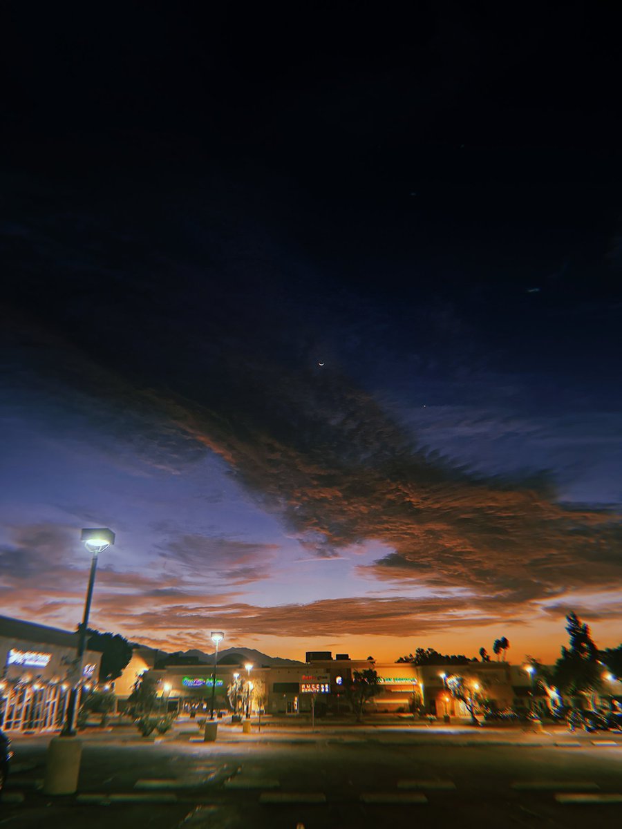 joo_siee's tweet photo. The sky this morning was beautiful https://t.co/sbwOFQyuC5