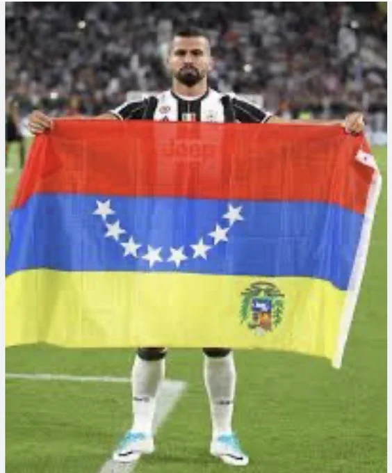 Carlos J. Level .... ¡Gloria Bravo Pueblo! tweet media
