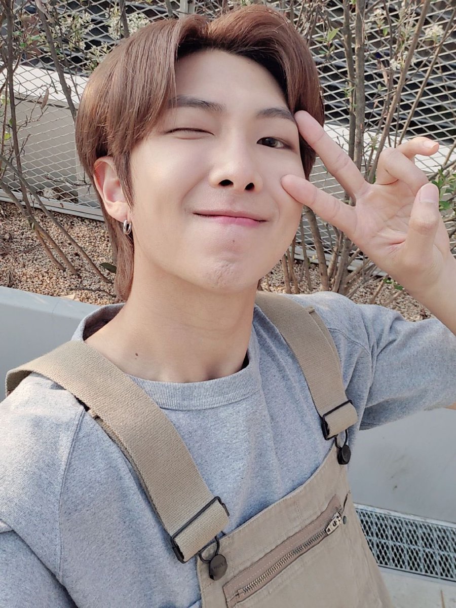 xiye4127's tweet photo. Happy birthday 🎊 #RMDay https://t.co/NrVgcaz9DT