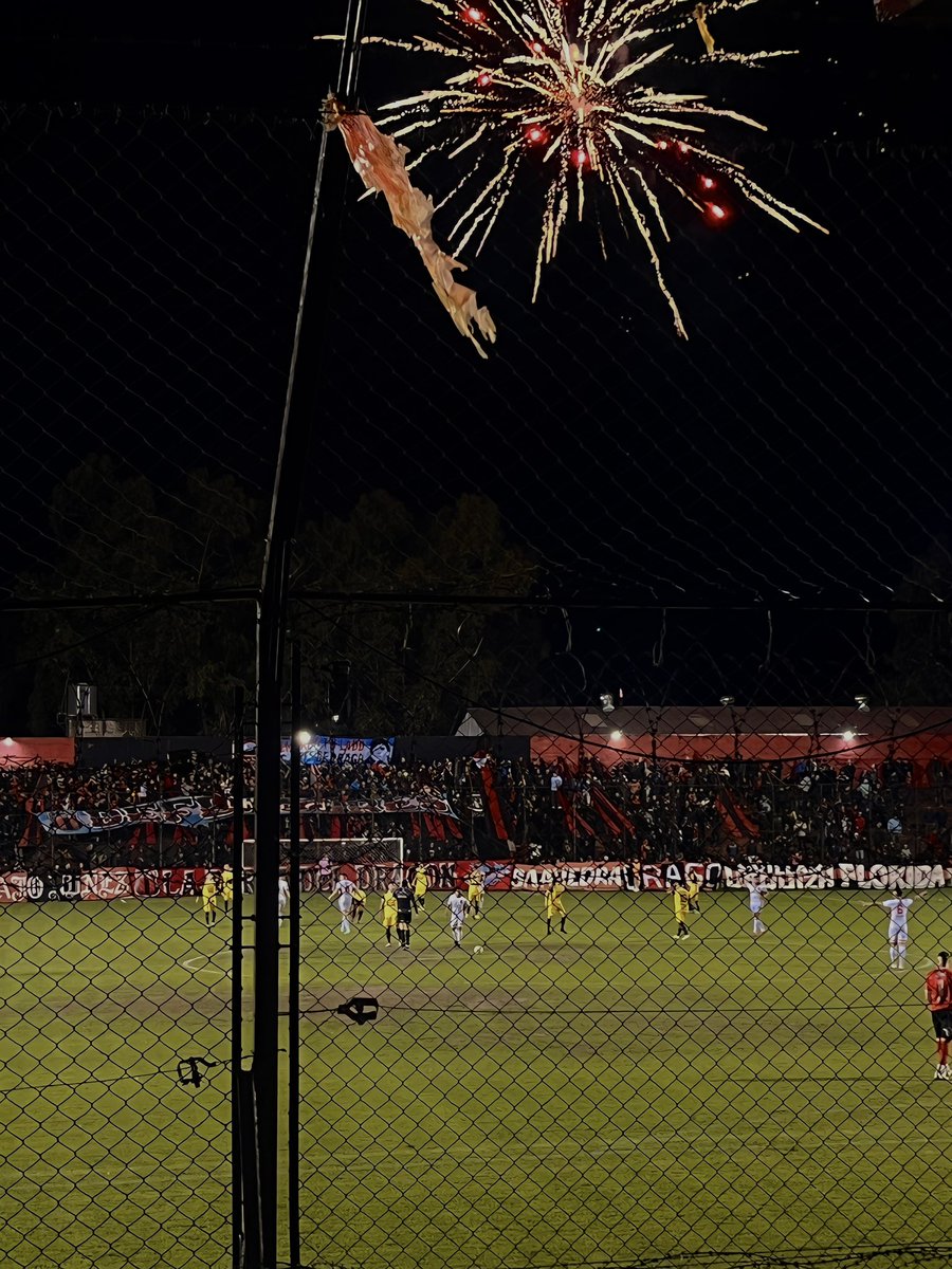agosgironte's tweet photo. porque a pesar de todo te sigue amando ❤️🖤 https://t.co/Cl69cP2eSF