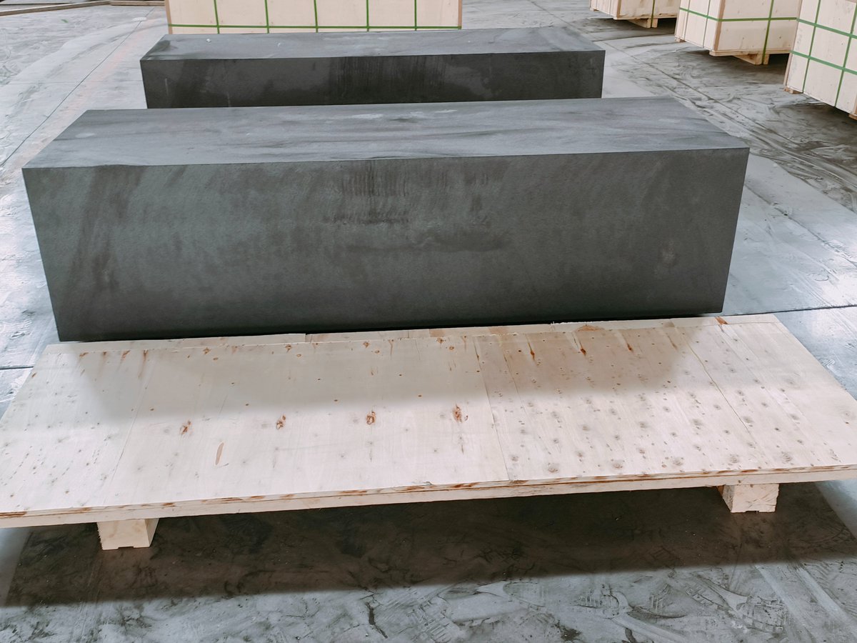 wenjiel60854689's tweet image. In the production of #carbonmaterials, according to the different needs of the performance of #carbongraphite material, the following types of impregnation agents are generally used:
Coal asphalt or petroleum asphalt.
Resin.
Low melting point metal. 
Lubricant. 
#Graphitization