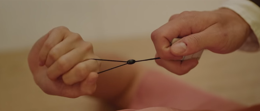 StandardMuse's tweet photo. The modern day red string of fate.
#LittleWomen #LittleWomenEp9 #dojoo https://t.co/N15r3c9wmH