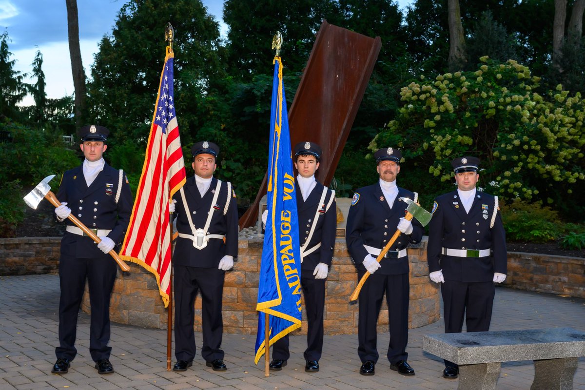 FBayerPhoto's tweet photo. Remembering 9/11 with the Hauppauge Fire Department and the Hauppauge Chamber Choir. @HPS_Eagles https://t.co/I46G5GBlJ8