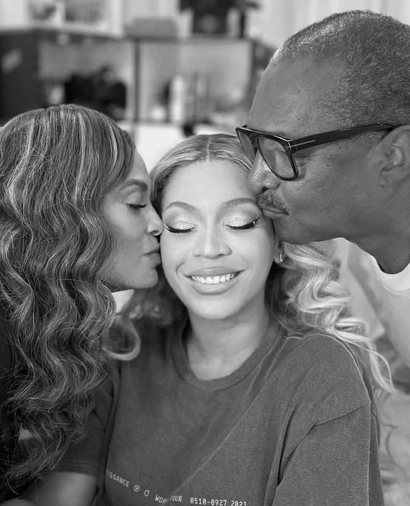 Beyoncé poses in a new photo with her parents in honor of her 42nd birthday.