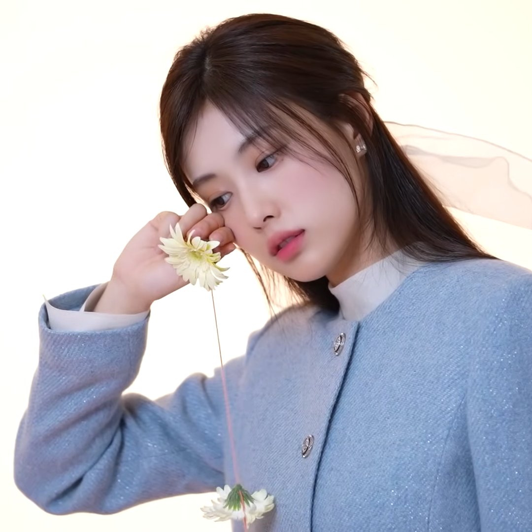 dailyhyemu's tweet photo. #HyeWon #혜원 [@hyemu_official] https://t.co/PNyzBsclyc