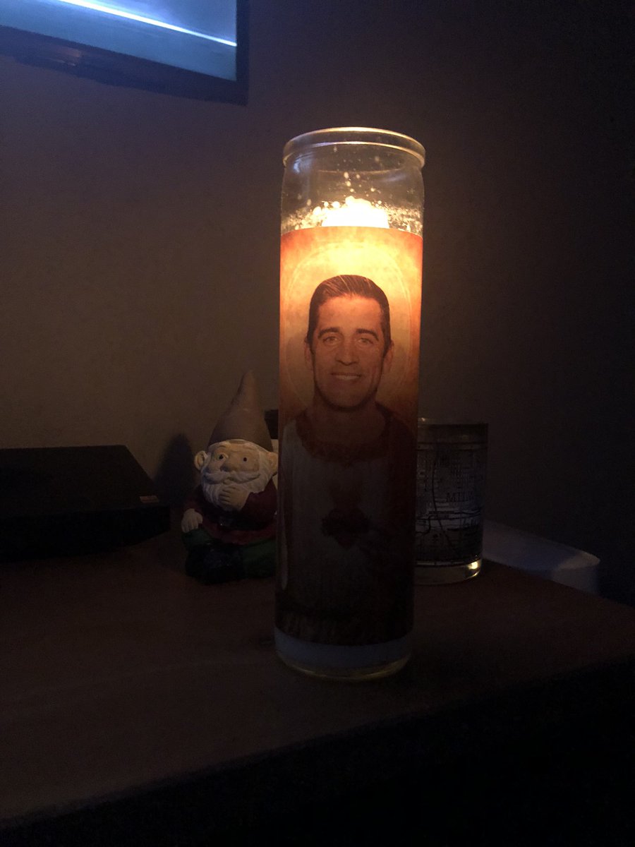 EyeAmFred's tweet photo. 🕯️Prayers up 12 @AaronRodgers12🕯️ https://t.co/4GyFkOrxdT
