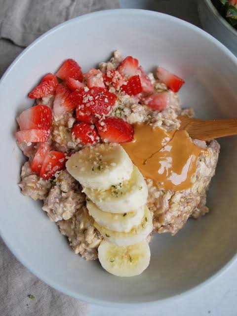 StalinforINDIA's tweet photo. #Simple_Breakfast
#HealthyEating
#HealthyFood
Oatmeal with strawberry, banana and peanut butter 😋
#Stay_healthy https://t.co/GpI9cHotOo