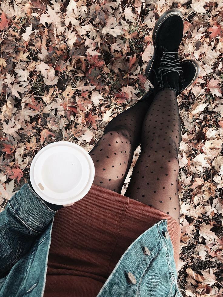 _indigodreams_'s tweet photo. my daily life if it wasn't necessary to have a job. #autumn #fall https://t.co/txsLmold80